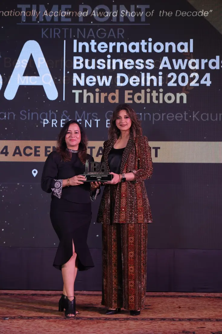 OMT Sangita Shinde receiving an international award